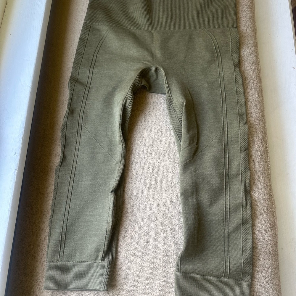 Olive Green Seam-Detail Crop Leggings